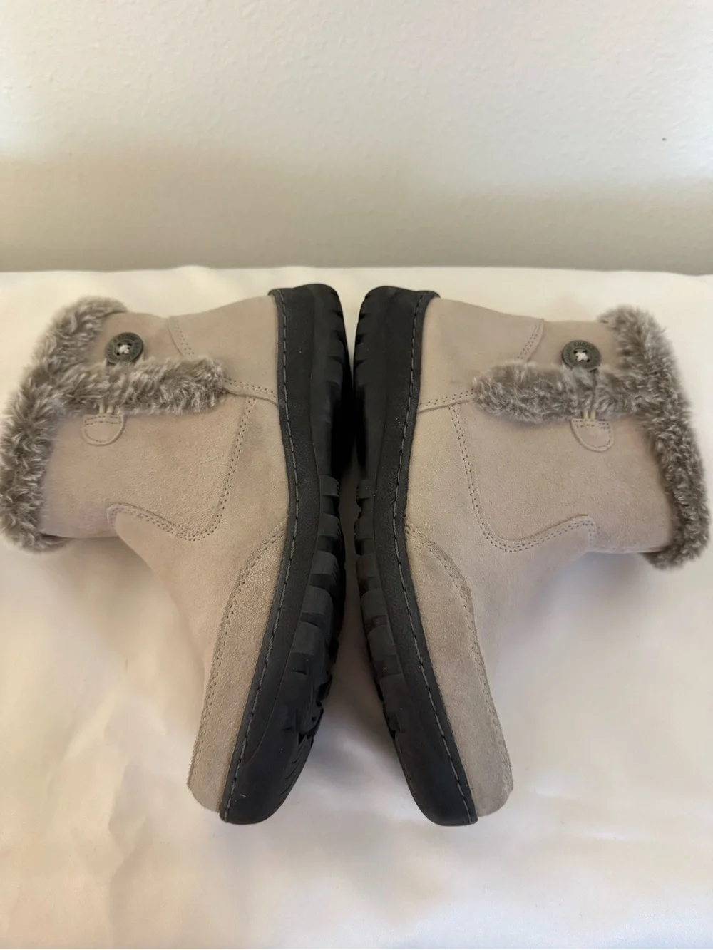 Khombu Taupe Faux Fur Suede Ankle Boots by Khombu. Size 8